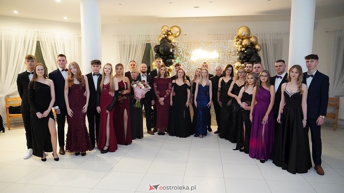 Studniówka uczniów I LO CN-B im. Polskich Spadochroniarzy w Ostrołęce [24.01.2026]] - zdjęcie #72 - eOstroleka.pl