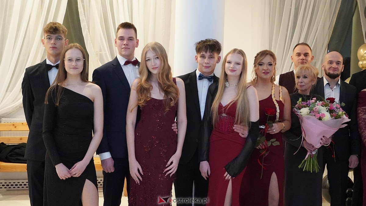 Studniówka uczniów I LO CN-B im. Polskich Spadochroniarzy w Ostrołęce [24.01.2026]] - zdjęcie #71 - eOstroleka.pl