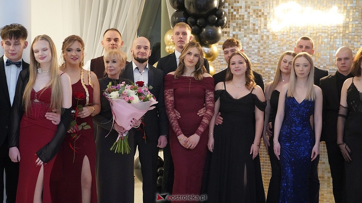 Studniówka uczniów I LO CN-B im. Polskich Spadochroniarzy w Ostrołęce [24.01.2026]] - zdjęcie #70 - eOstroleka.pl