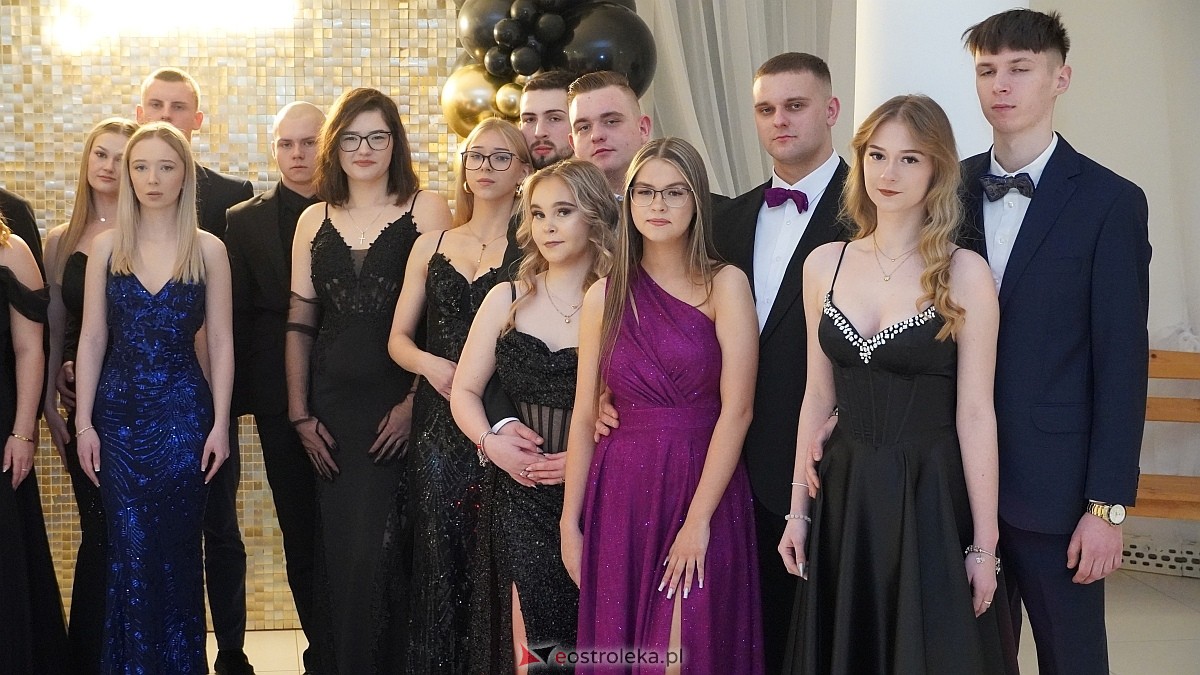 Studniówka uczniów I LO CN-B im. Polskich Spadochroniarzy w Ostrołęce [24.01.2026]] - zdjęcie #68 - eOstroleka.pl