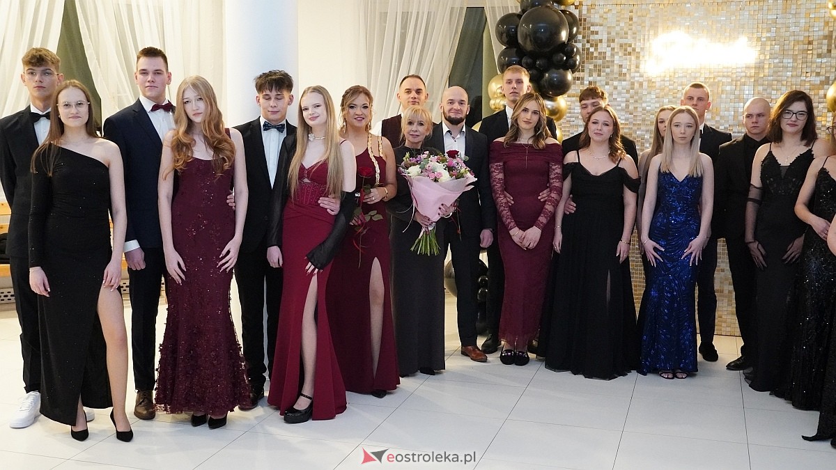 Studniówka uczniów I LO CN-B im. Polskich Spadochroniarzy w Ostrołęce [24.01.2026]] - zdjęcie #66 - eOstroleka.pl