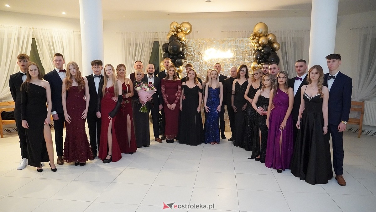 Studniówka uczniów I LO CN-B im. Polskich Spadochroniarzy w Ostrołęce [24.01.2026]] - zdjęcie #65 - eOstroleka.pl