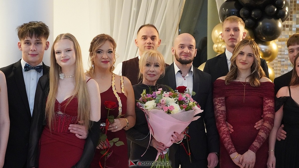 Studniówka uczniów I LO CN-B im. Polskich Spadochroniarzy w Ostrołęce [24.01.2026]] - zdjęcie #63 - eOstroleka.pl