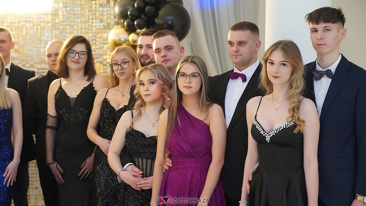 Studniówka uczniów I LO CN-B im. Polskich Spadochroniarzy w Ostrołęce [24.01.2026]] - zdjęcie #62 - eOstroleka.pl