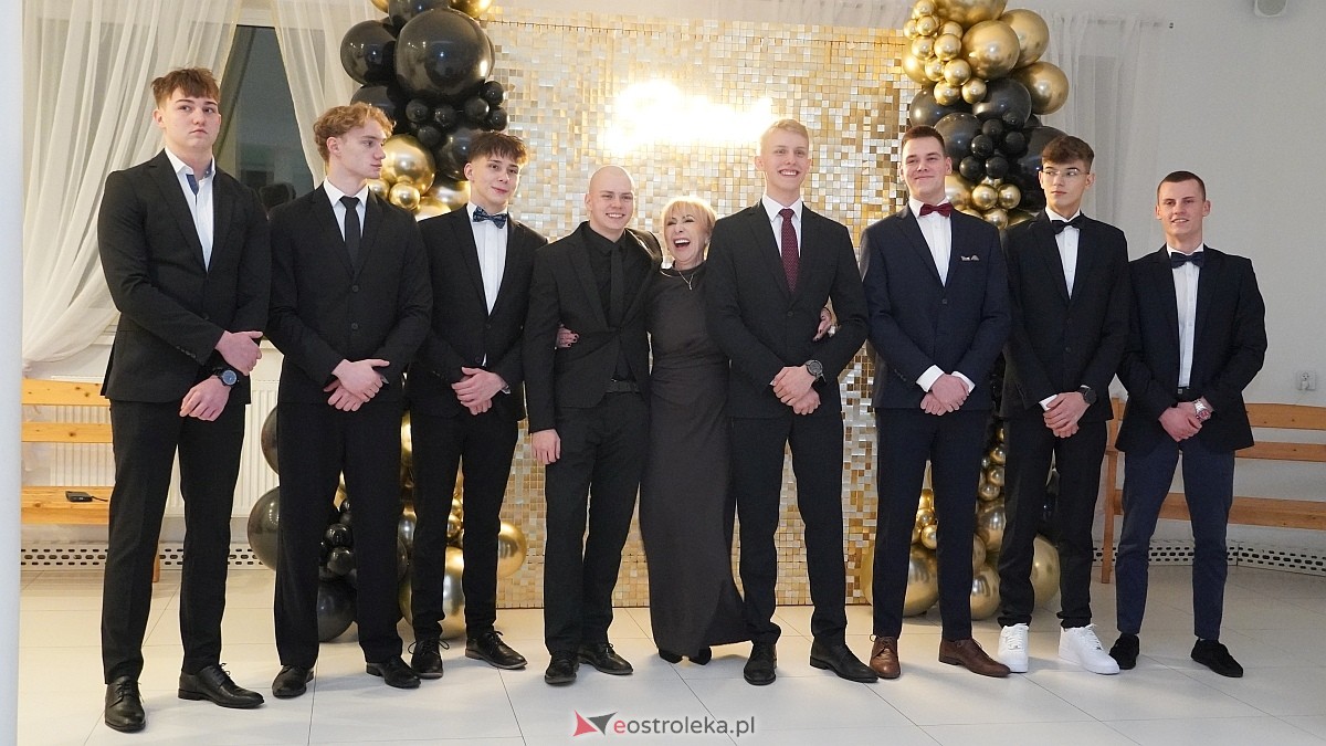 Studniówka uczniów I LO CN-B im. Polskich Spadochroniarzy w Ostrołęce [24.01.2026]] - zdjęcie #46 - eOstroleka.pl