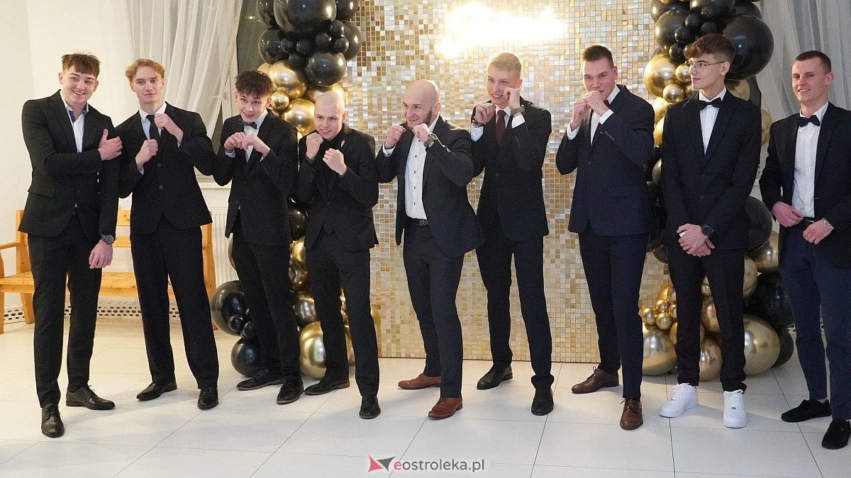 Studniówka uczniów I LO CN-B im. Polskich Spadochroniarzy w Ostrołęce [24.01.2026]] - zdjęcie #43 - eOstroleka.pl