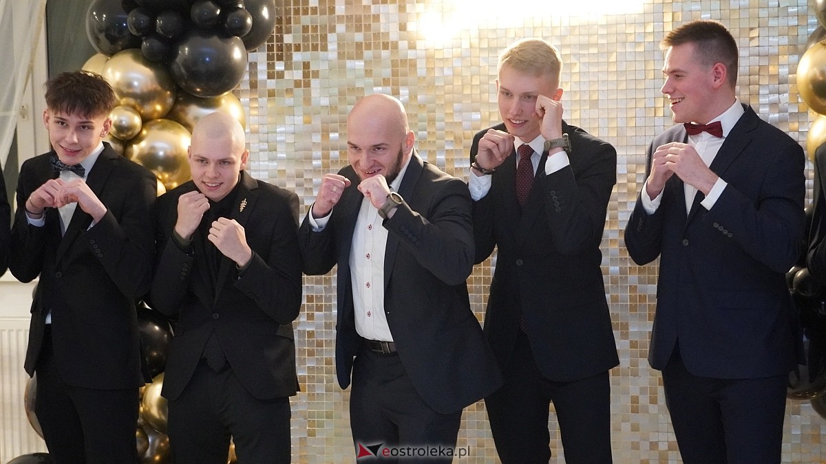 Studniówka uczniów I LO CN-B im. Polskich Spadochroniarzy w Ostrołęce [24.01.2026]] - zdjęcie #42 - eOstroleka.pl