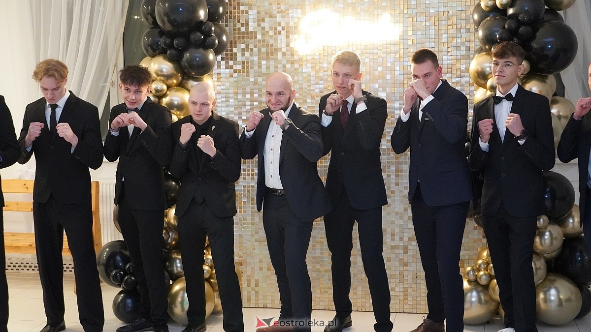 Studniówka uczniów I LO CN-B im. Polskich Spadochroniarzy w Ostrołęce [24.01.2026]] - zdjęcie #41 - eOstroleka.pl