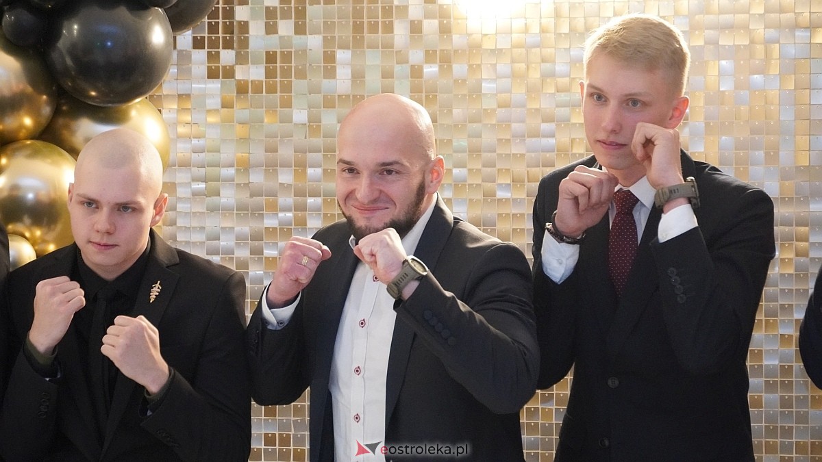 Studniówka uczniów I LO CN-B im. Polskich Spadochroniarzy w Ostrołęce [24.01.2026]] - zdjęcie #40 - eOstroleka.pl