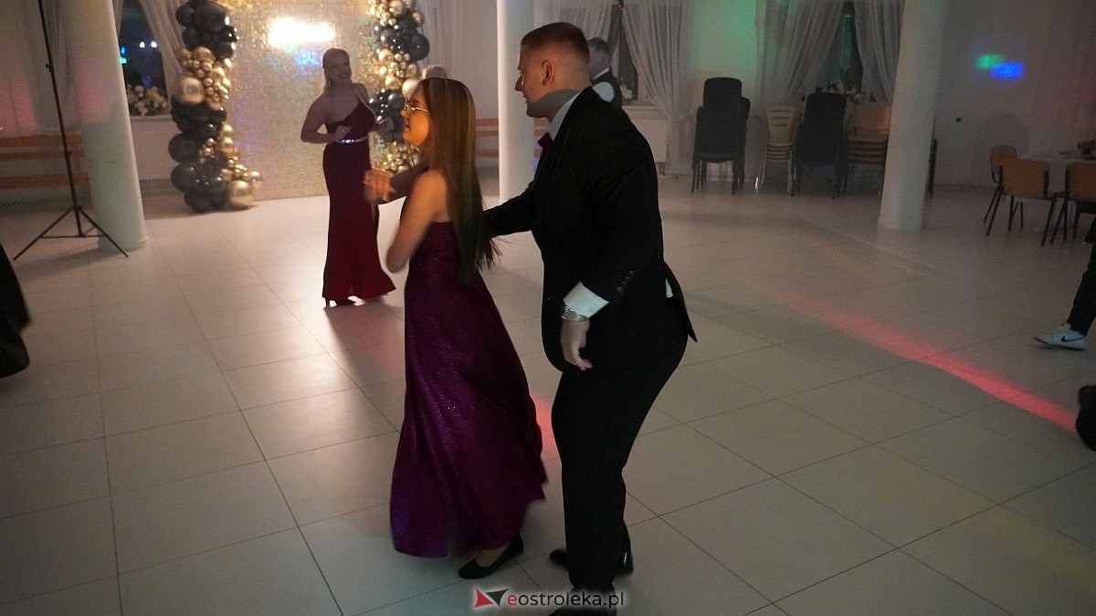 Studniówka uczniów I LO CN-B im. Polskich Spadochroniarzy w Ostrołęce [24.01.2026]] - zdjęcie #38 - eOstroleka.pl