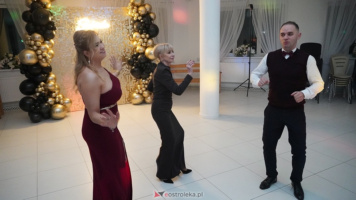 Studniówka uczniów I LO CN-B im. Polskich Spadochroniarzy w Ostrołęce [24.01.2026]] - zdjęcie #35 - eOstroleka.pl