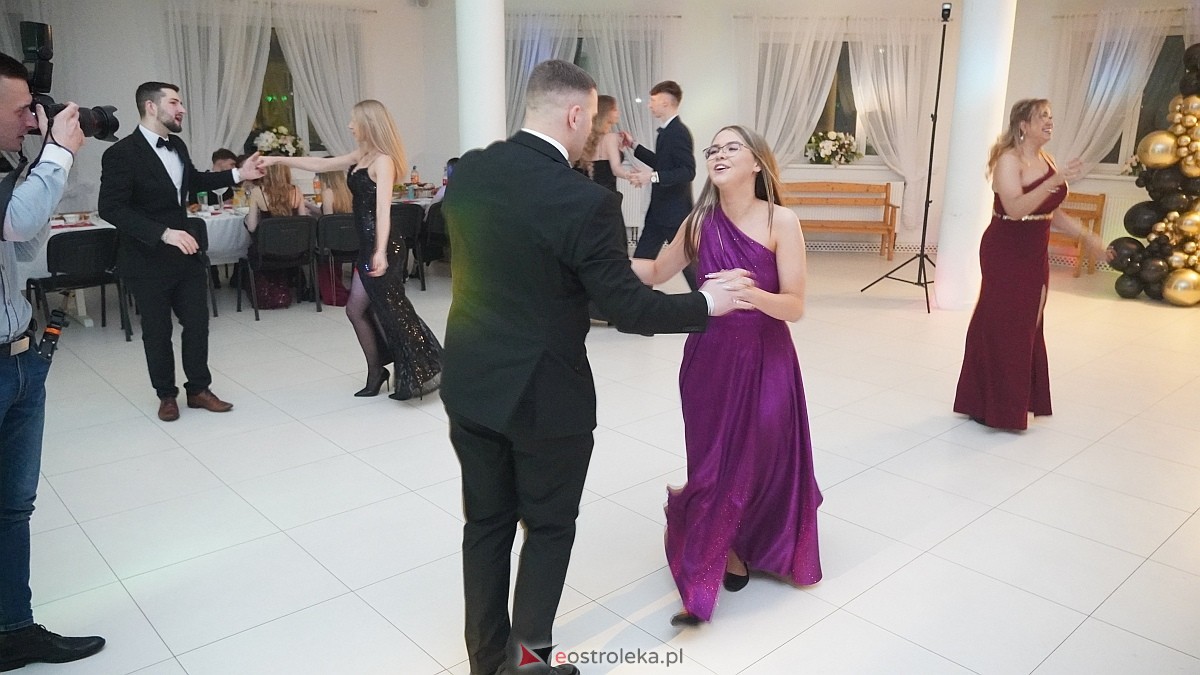 Studniówka uczniów I LO CN-B im. Polskich Spadochroniarzy w Ostrołęce [24.01.2026]] - zdjęcie #34 - eOstroleka.pl