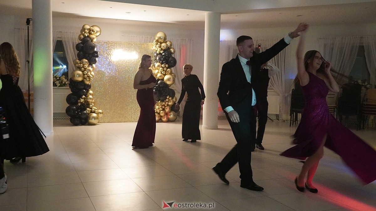 Studniówka uczniów I LO CN-B im. Polskich Spadochroniarzy w Ostrołęce [24.01.2026]] - zdjęcie #32 - eOstroleka.pl