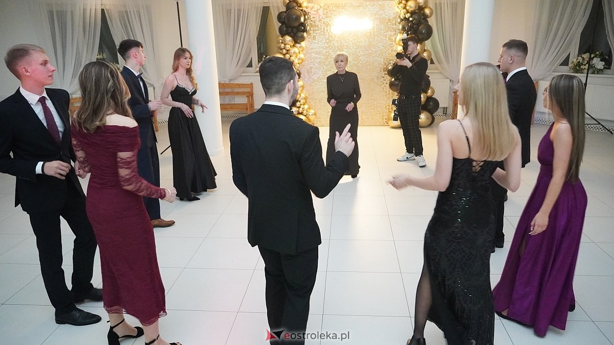 Studniówka uczniów I LO CN-B im. Polskich Spadochroniarzy w Ostrołęce [24.01.2026]] - zdjęcie #29 - eOstroleka.pl