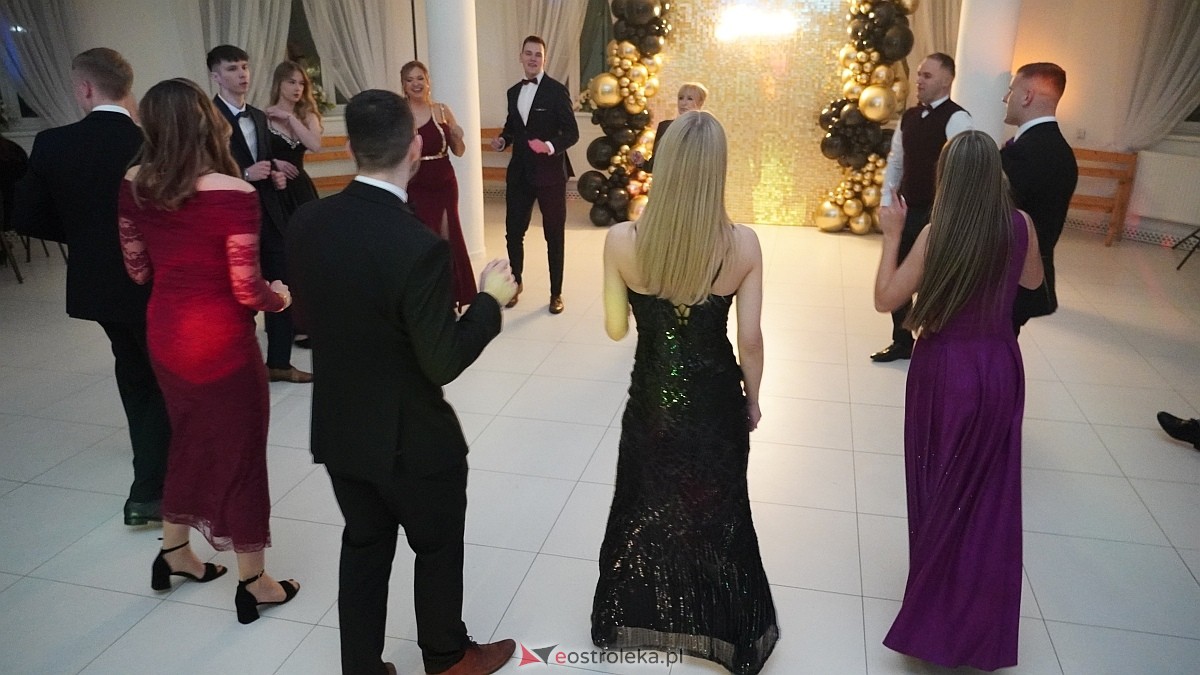 Studniówka uczniów I LO CN-B im. Polskich Spadochroniarzy w Ostrołęce [24.01.2026]] - zdjęcie #27 - eOstroleka.pl