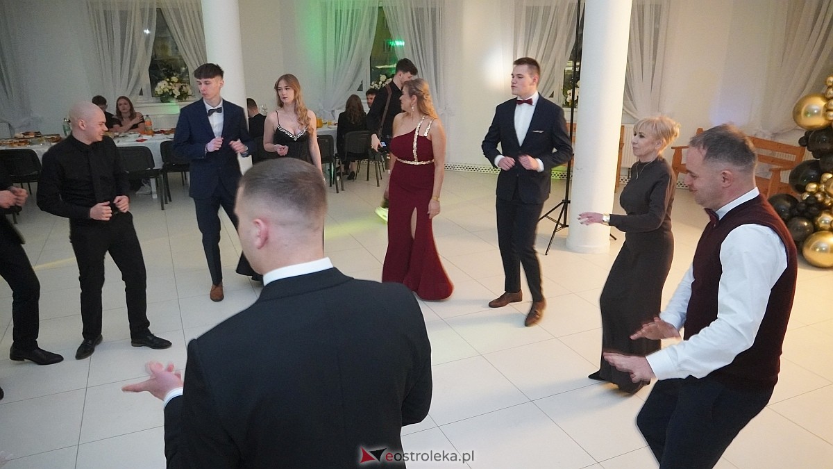 Studniówka uczniów I LO CN-B im. Polskich Spadochroniarzy w Ostrołęce [24.01.2026]] - zdjęcie #25 - eOstroleka.pl