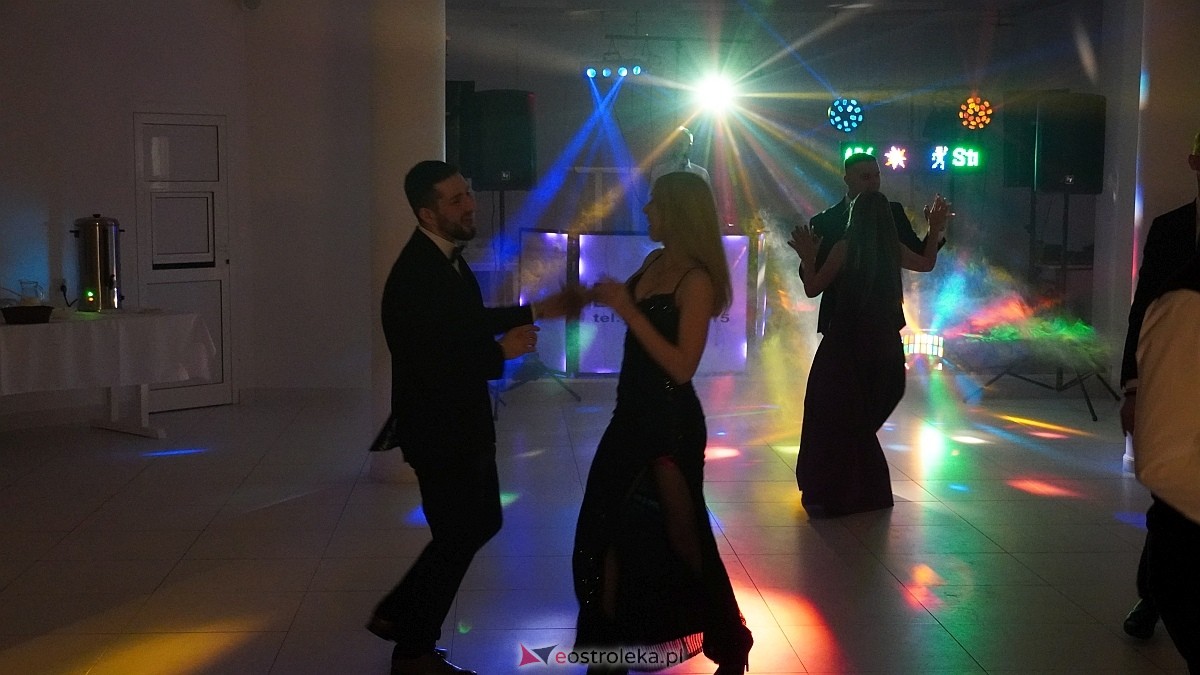 Studniówka uczniów I LO CN-B im. Polskich Spadochroniarzy w Ostrołęce [24.01.2026]] - zdjęcie #24 - eOstroleka.pl