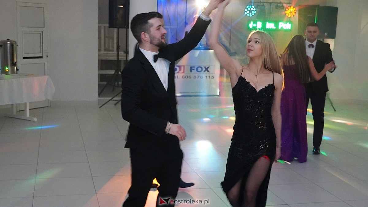 Studniówka uczniów I LO CN-B im. Polskich Spadochroniarzy w Ostrołęce [24.01.2026]] - zdjęcie #20 - eOstroleka.pl