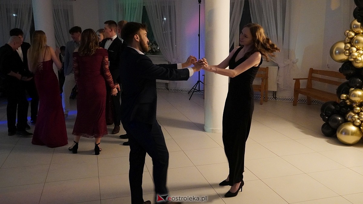 Studniówka uczniów I LO CN-B im. Polskich Spadochroniarzy w Ostrołęce [24.01.2026]] - zdjęcie #14 - eOstroleka.pl