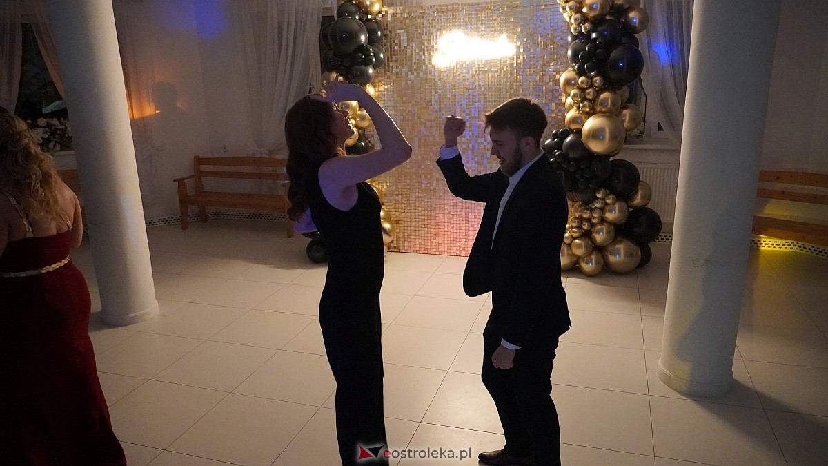 Studniówka uczniów I LO CN-B im. Polskich Spadochroniarzy w Ostrołęce [24.01.2026]] - zdjęcie #13 - eOstroleka.pl