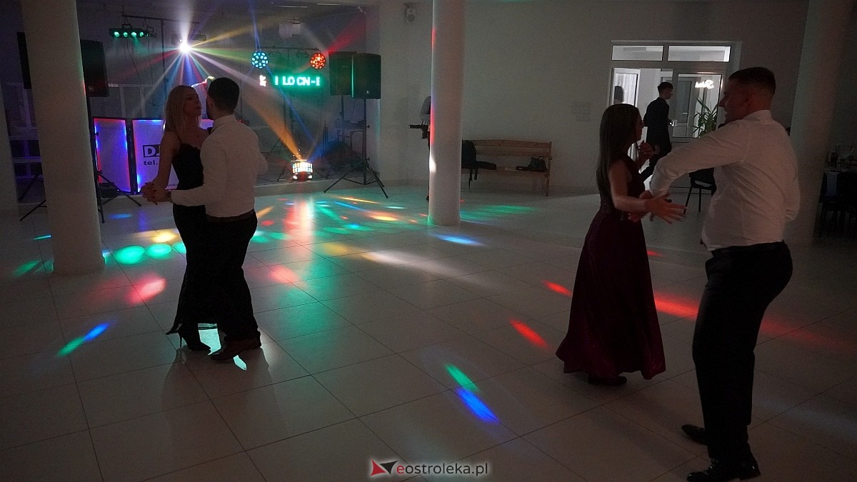 Studniówka uczniów I LO CN-B im. Polskich Spadochroniarzy w Ostrołęce [24.01.2026]] - zdjęcie #12 - eOstroleka.pl