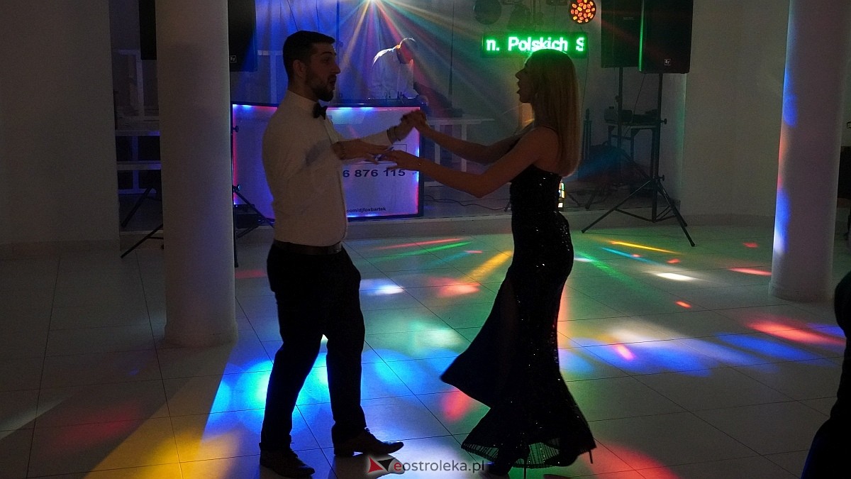 Studniówka uczniów I LO CN-B im. Polskich Spadochroniarzy w Ostrołęce [24.01.2026]] - zdjęcie #11 - eOstroleka.pl