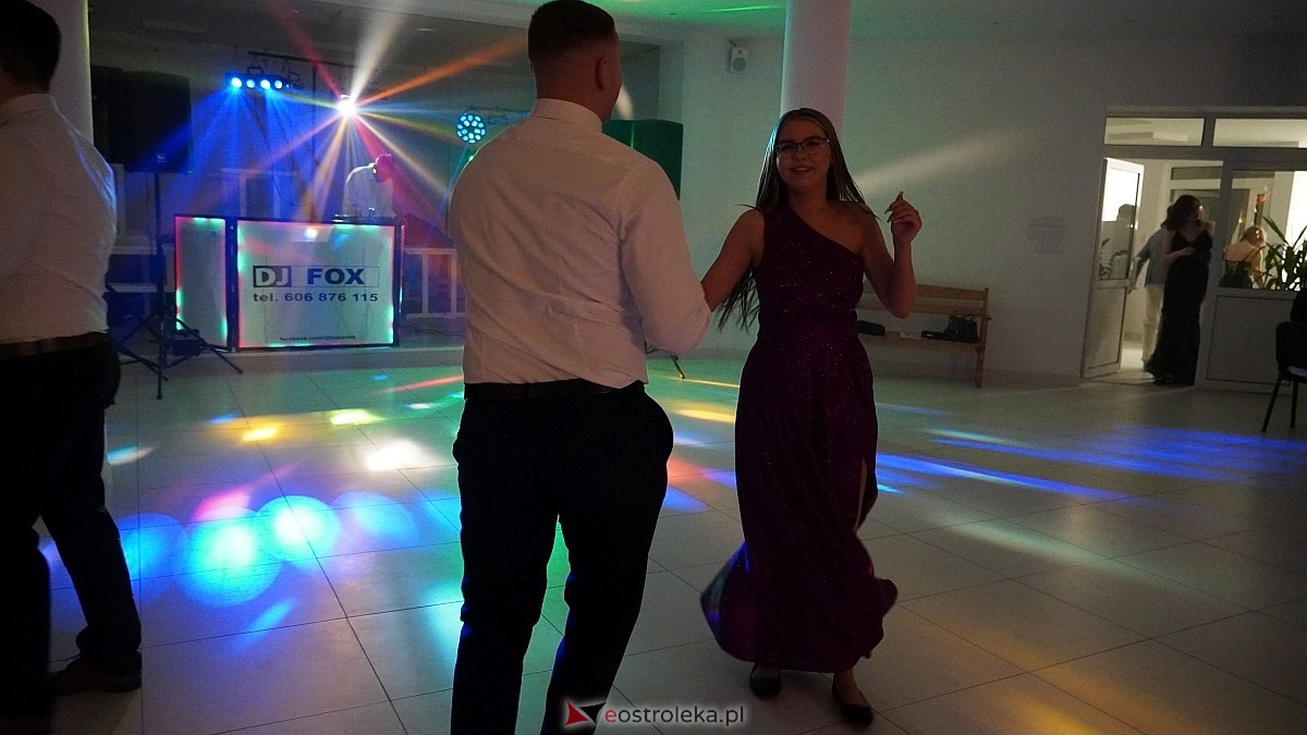 Studniówka uczniów I LO CN-B im. Polskich Spadochroniarzy w Ostrołęce [24.01.2026]] - zdjęcie #10 - eOstroleka.pl