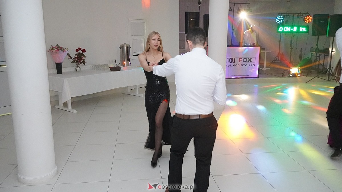 Studniówka uczniów I LO CN-B im. Polskich Spadochroniarzy w Ostrołęce [24.01.2026]] - zdjęcie #8 - eOstroleka.pl