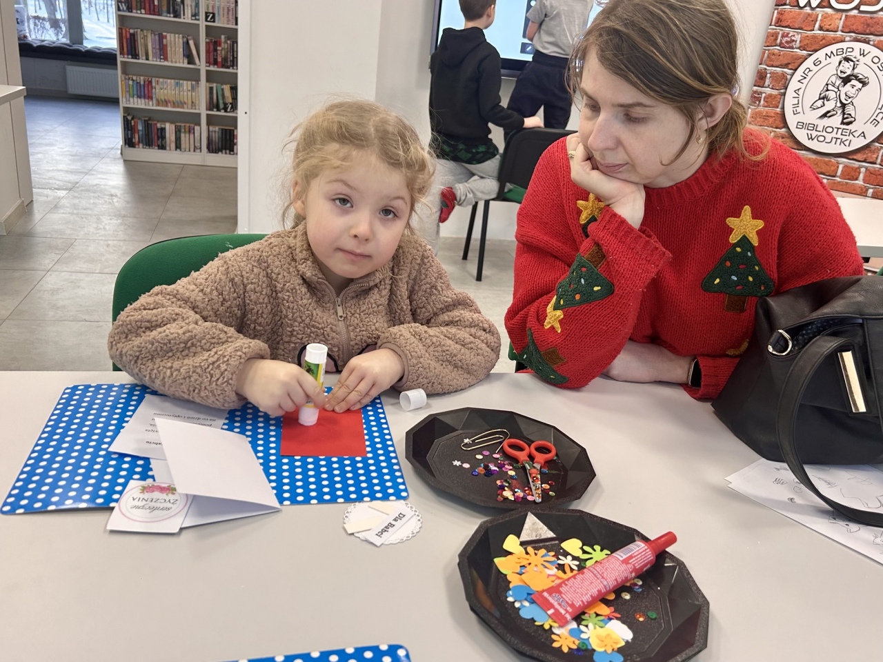 Warsztaty w Bibliotece Wojtki [21.01.2026] - zdjęcie #6 - eOstroleka.pl