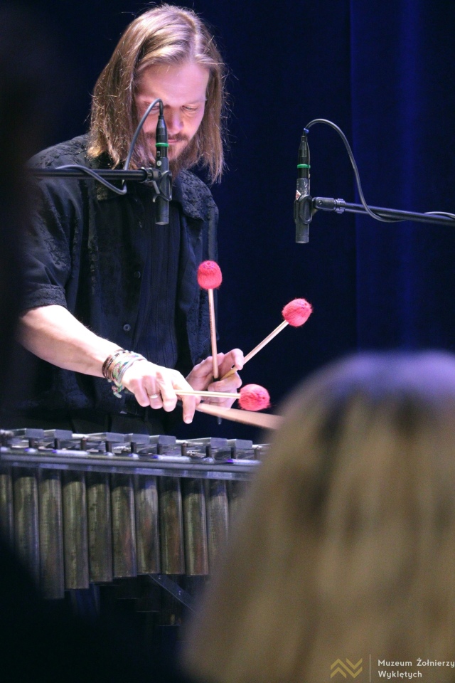 Koncert Warszawskiej Orkiestry Sentymentalnej w Muzeum Żołnierzy Wyklętych w Ostrołęce [22.01.2026] - zdjęcie #40 - eOstroleka.pl