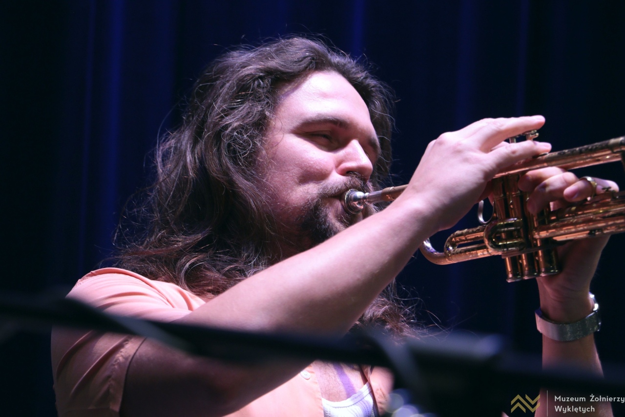 Koncert Warszawskiej Orkiestry Sentymentalnej w Muzeum Żołnierzy Wyklętych w Ostrołęce [22.01.2026] - zdjęcie #36 - eOstroleka.pl