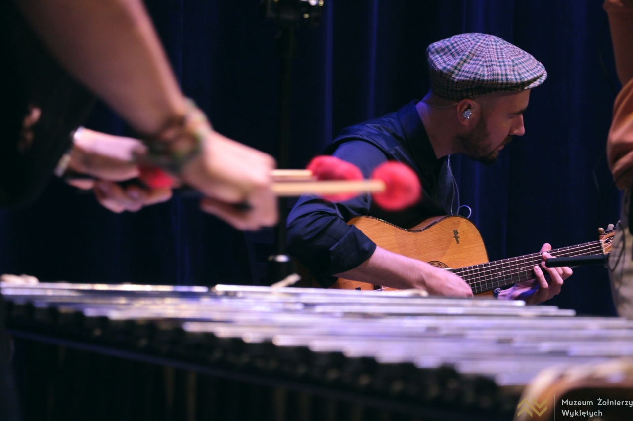 Koncert Warszawskiej Orkiestry Sentymentalnej w Muzeum Żołnierzy Wyklętych w Ostrołęce [22.01.2026] - zdjęcie #32 - eOstroleka.pl