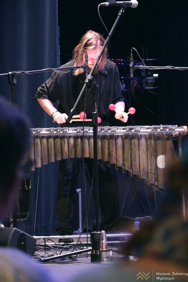 Koncert Warszawskiej Orkiestry Sentymentalnej w Muzeum Żołnierzy Wyklętych w Ostrołęce [22.01.2026] - zdjęcie #31 - eOstroleka.pl