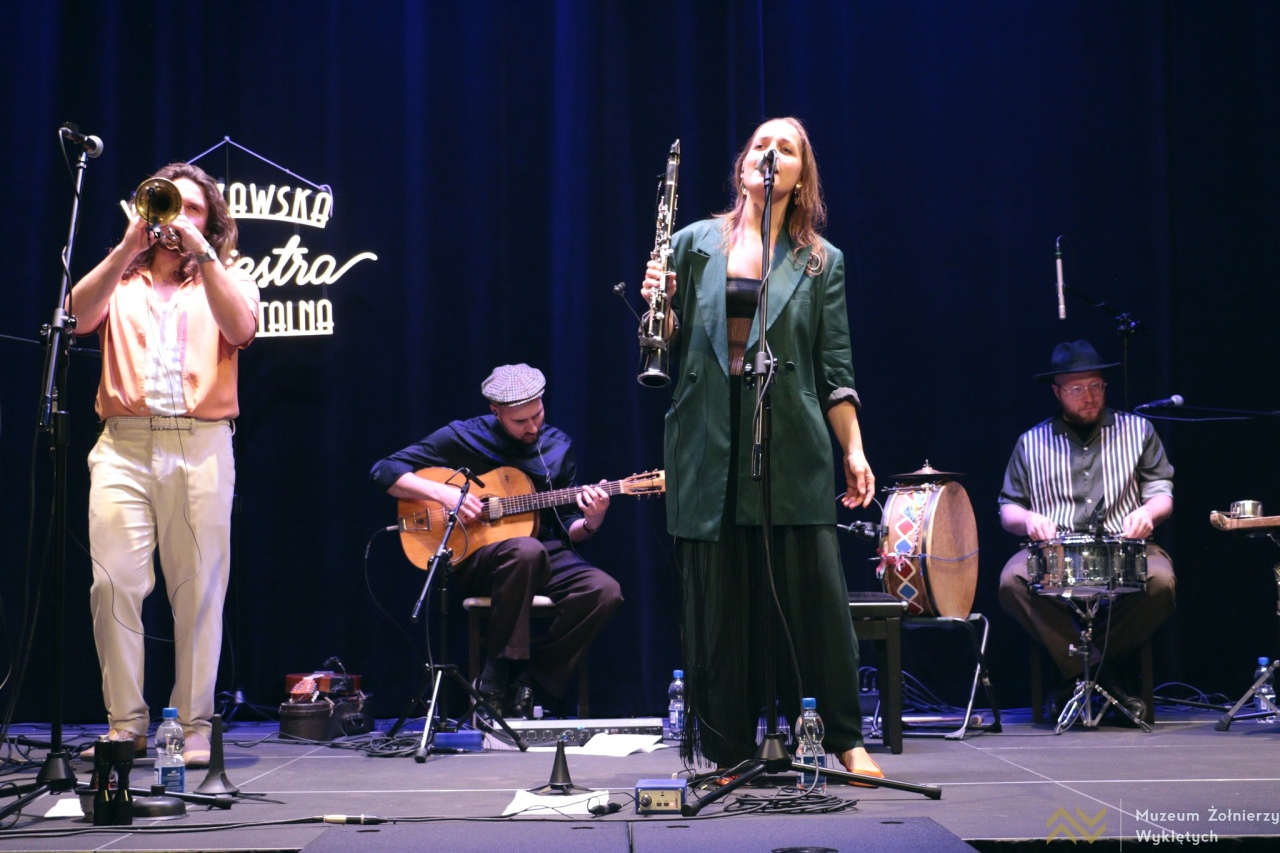 Koncert Warszawskiej Orkiestry Sentymentalnej w Muzeum Żołnierzy Wyklętych w Ostrołęce [22.01.2026] - zdjęcie #30 - eOstroleka.pl