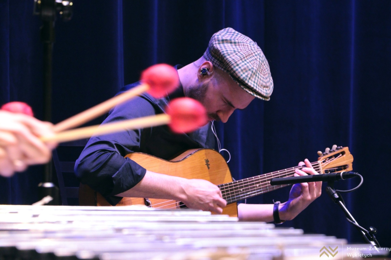 Koncert Warszawskiej Orkiestry Sentymentalnej w Muzeum Żołnierzy Wyklętych w Ostrołęce [22.01.2026] - zdjęcie #29 - eOstroleka.pl