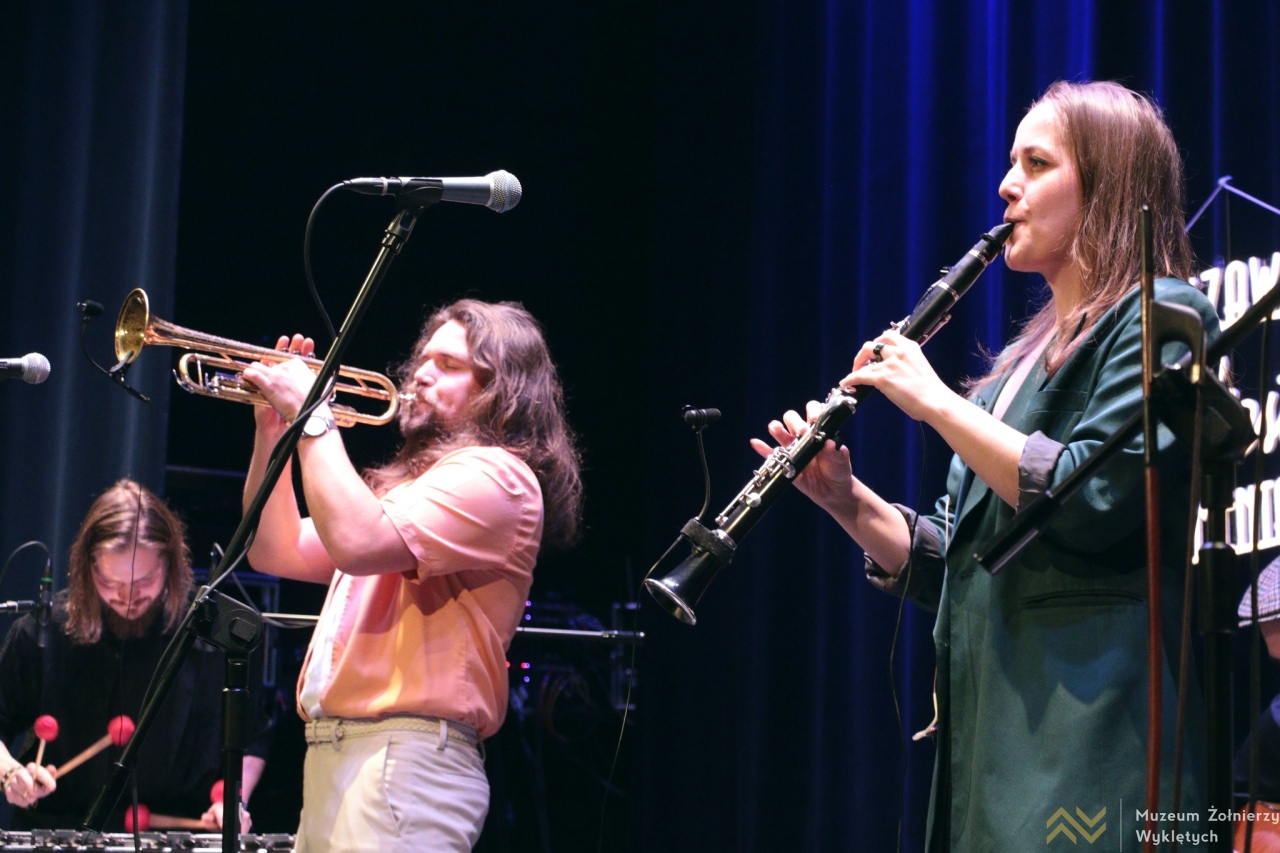 Koncert Warszawskiej Orkiestry Sentymentalnej w Muzeum Żołnierzy Wyklętych w Ostrołęce [22.01.2026] - zdjęcie #14 - eOstroleka.pl