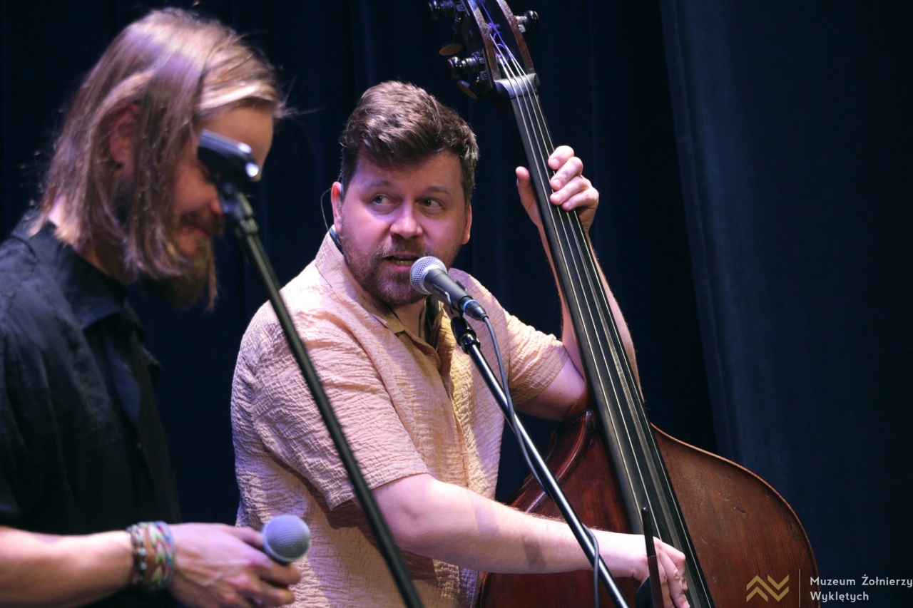 Koncert Warszawskiej Orkiestry Sentymentalnej w Muzeum Żołnierzy Wyklętych w Ostrołęce [22.01.2026] - zdjęcie #11 - eOstroleka.pl