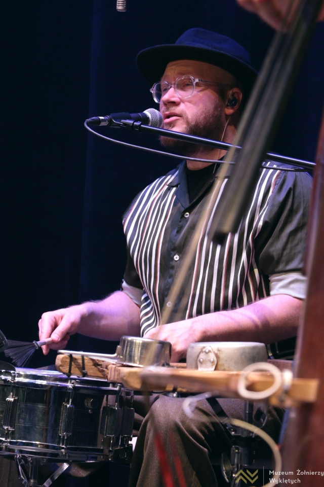 Koncert Warszawskiej Orkiestry Sentymentalnej w Muzeum Żołnierzy Wyklętych w Ostrołęce [22.01.2026] - zdjęcie #9 - eOstroleka.pl