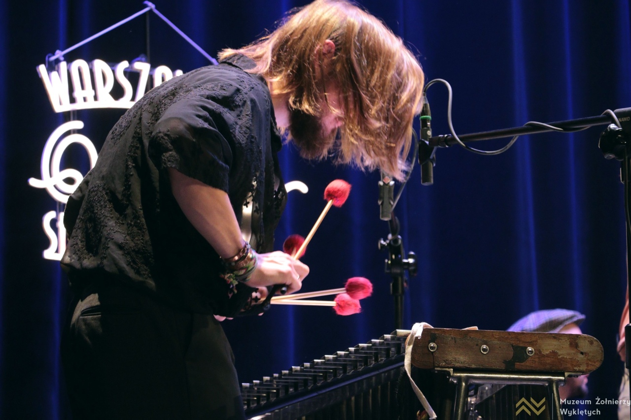 Koncert Warszawskiej Orkiestry Sentymentalnej w Muzeum Żołnierzy Wyklętych w Ostrołęce [22.01.2026] - zdjęcie #6 - eOstroleka.pl