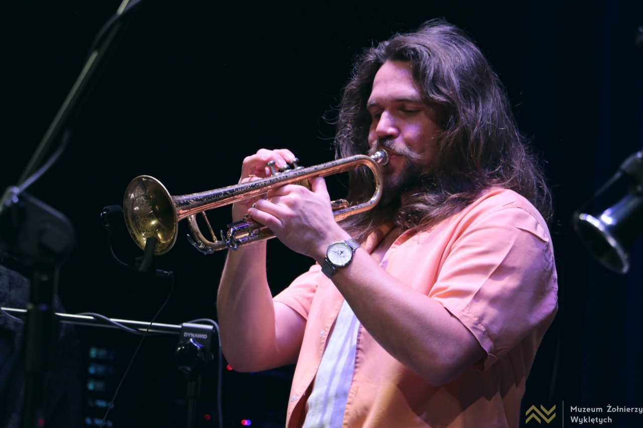 Koncert Warszawskiej Orkiestry Sentymentalnej w Muzeum Żołnierzy Wyklętych w Ostrołęce [22.01.2026] - zdjęcie #3 - eOstroleka.pl