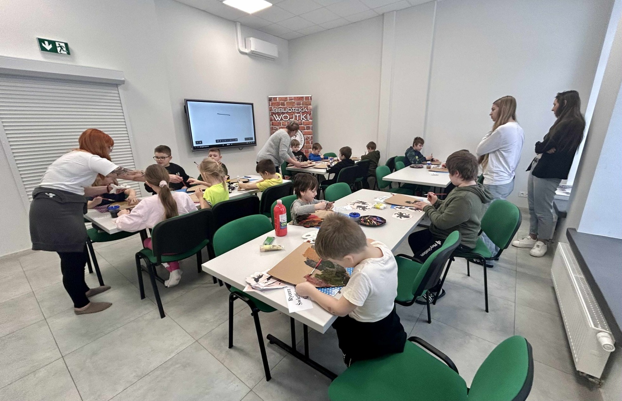 Ferie w Bibliotece Wojtki. Rycerskie wyzwania na start drugiego tygodnia [26.01.2026] - zdjęcie #12 - eOstroleka.pl