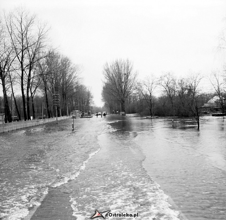 E. Gierek i W. Jaruzelski w Ostrołęce - powódź 1979r - zdjęcie #151 - eOstroleka.pl