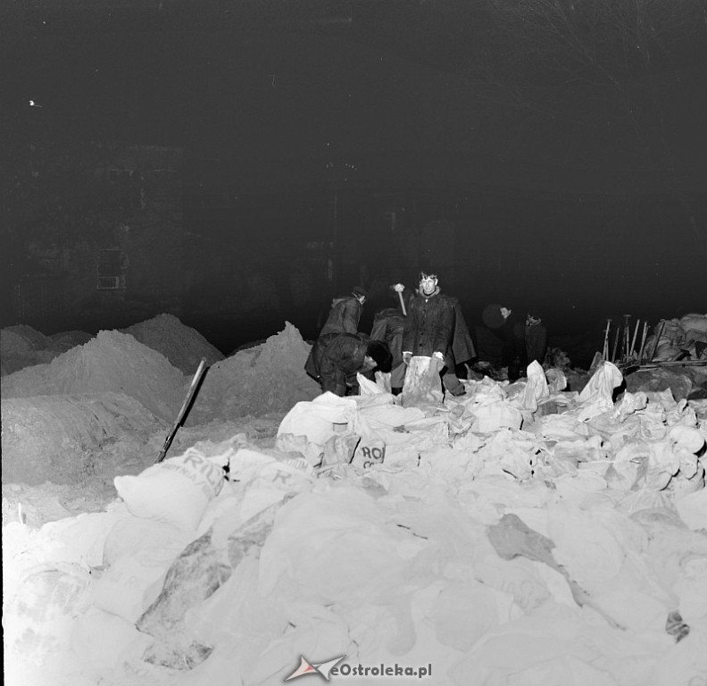 E. Gierek i W. Jaruzelski w Ostrołęce - powódź 1979r - zdjęcie #186 - eOstroleka.pl