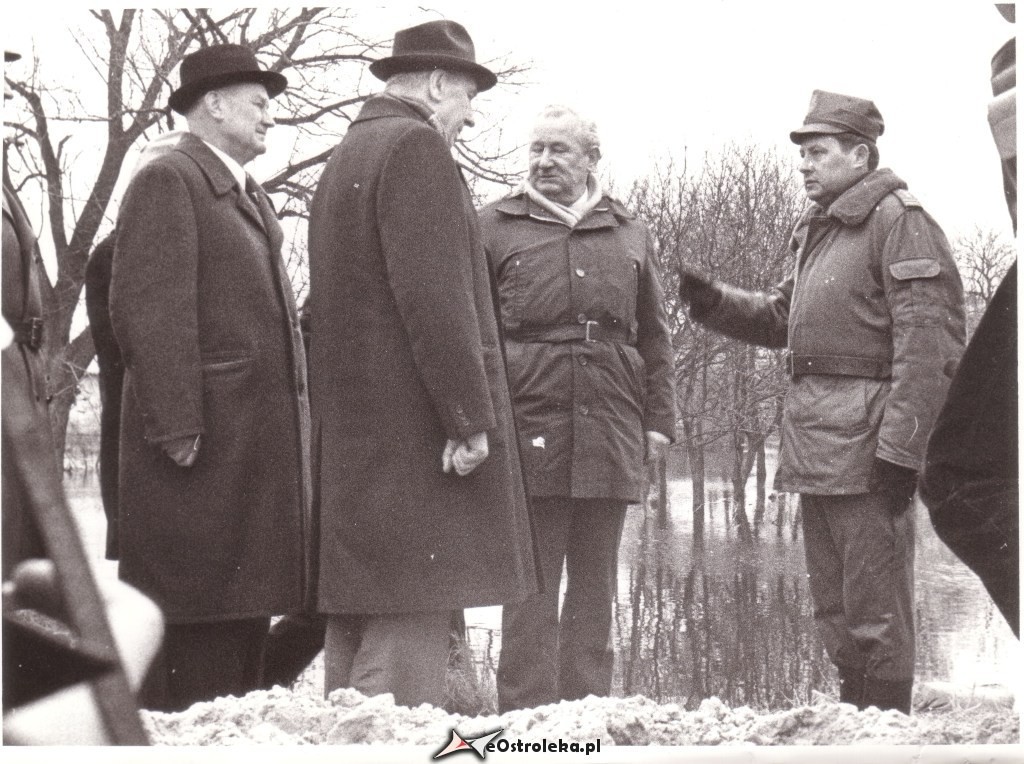 E. Gierek i W. Jaruzelski w Ostrołęce - powódź 1979r - zdjęcie #18 - eOstroleka.pl