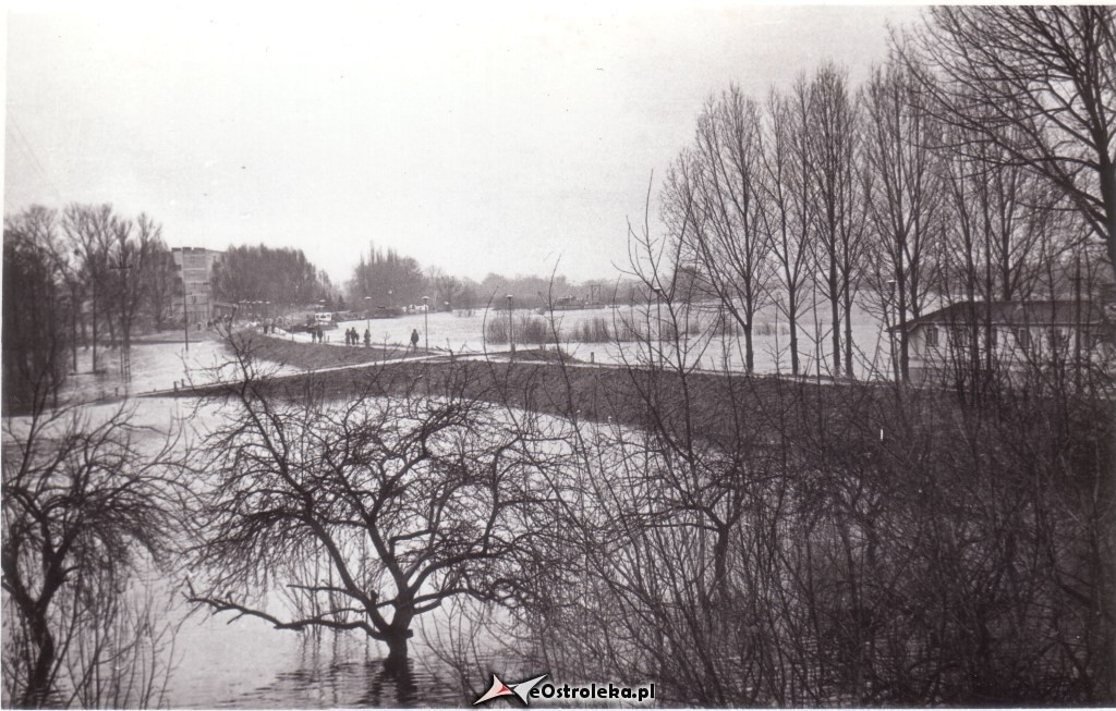 E. Gierek i W. Jaruzelski w Ostrołęce - powódź 1979r - zdjęcie #32 - eOstroleka.pl