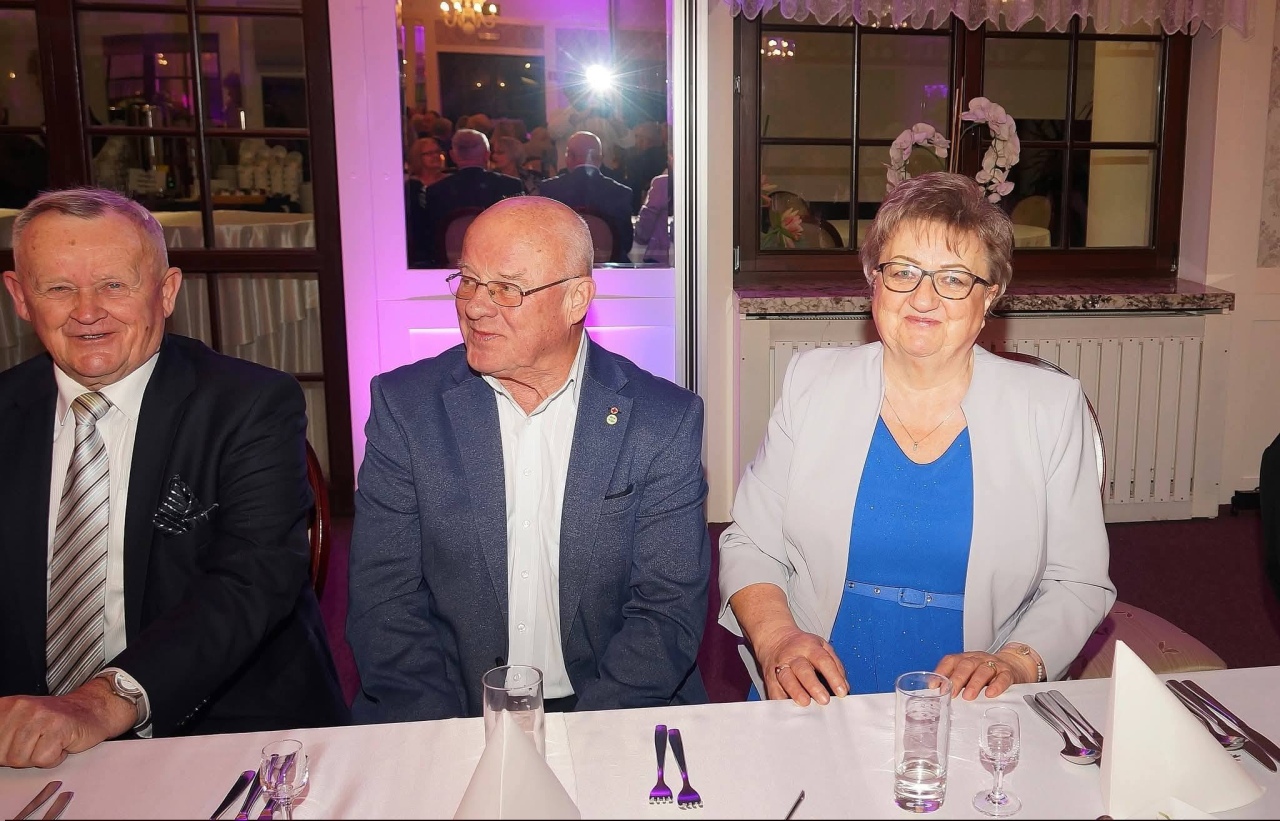 Seniorzy z gminy Rzekuń bawili się na balu w Pułtusku! [24.01.2026] - zdjęcie #18 - eOstroleka.pl