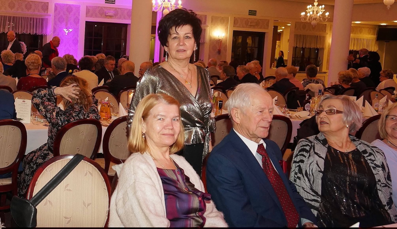 Seniorzy z gminy Rzekuń bawili się na balu w Pułtusku! [24.01.2026] - zdjęcie #14 - eOstroleka.pl