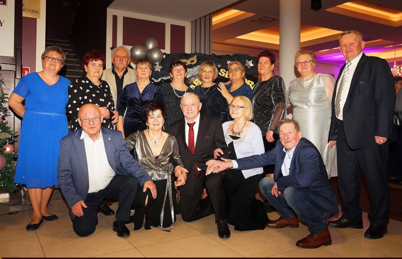 Seniorzy z gminy Rzekuń bawili się na balu w Pułtusku! [24.01.2026] - zdjęcie #7 - eOstroleka.pl