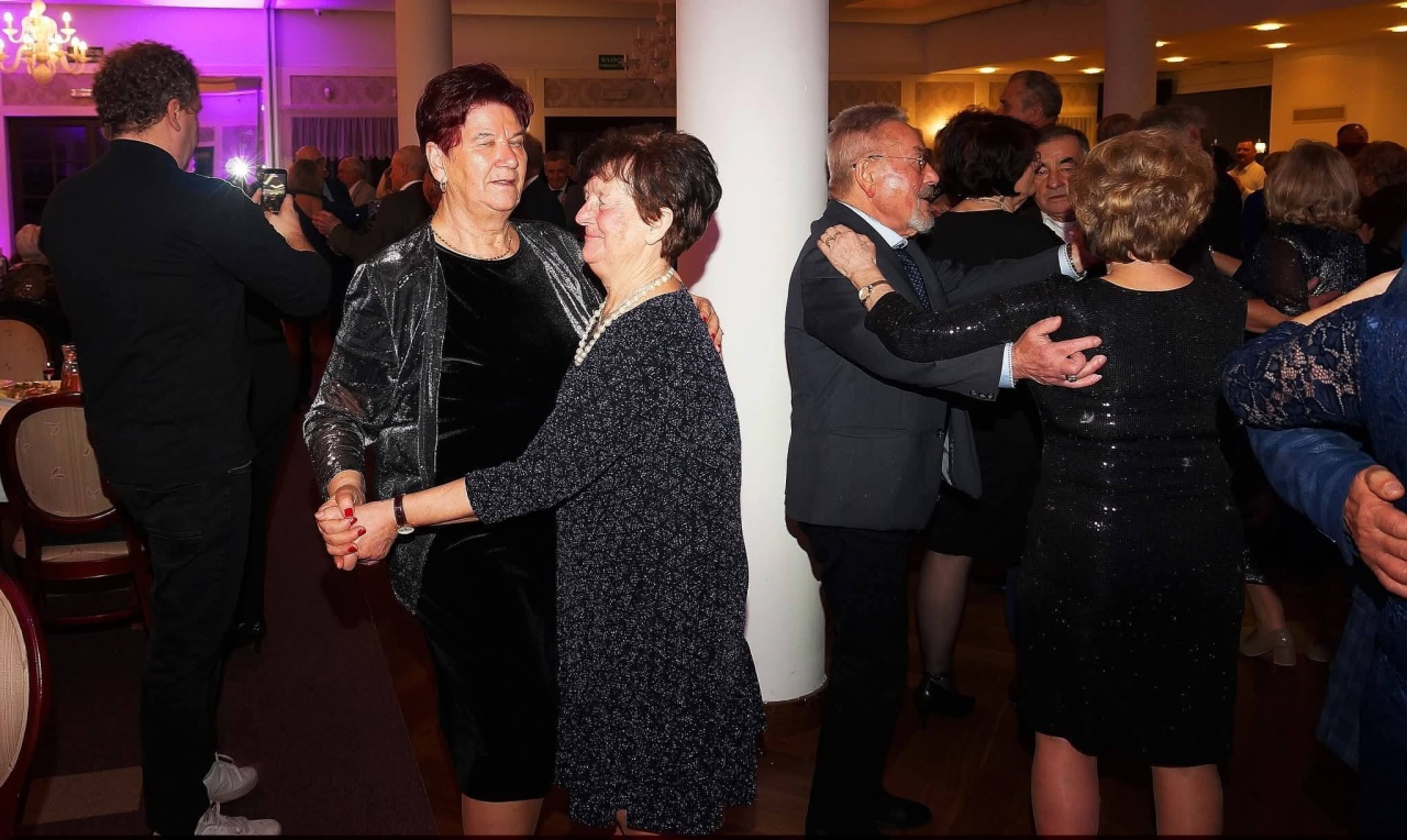 Seniorzy z gminy Rzekuń bawili się na balu w Pułtusku! [24.01.2026] - zdjęcie #3 - eOstroleka.pl
