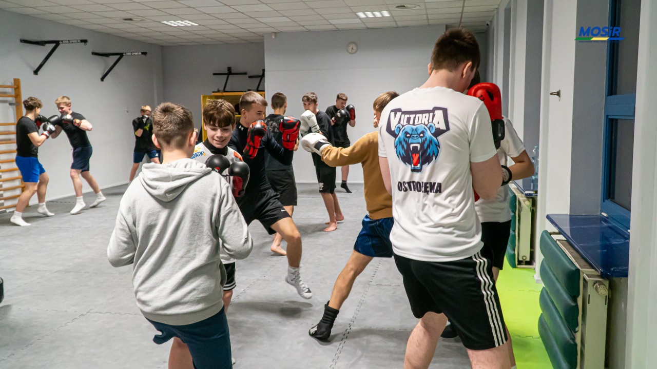 Feryjne treningi boksu 2026 Ostrołęka - fot. MOSIR Ostrołęka - zdjęcie #12 - eOstroleka.pl